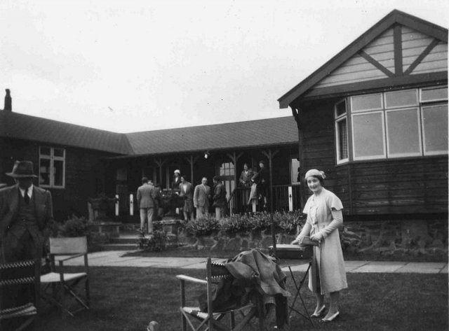 delia crossley 0370-0014